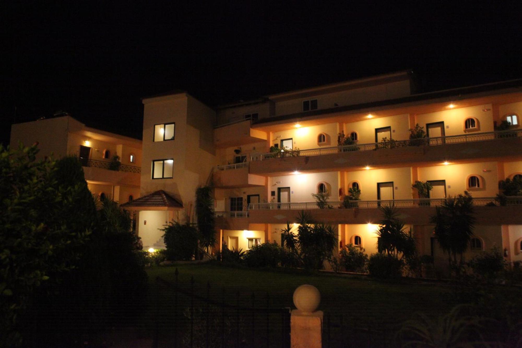 Lyristis Dinos Studios & Apartments Faliraki Exterior foto